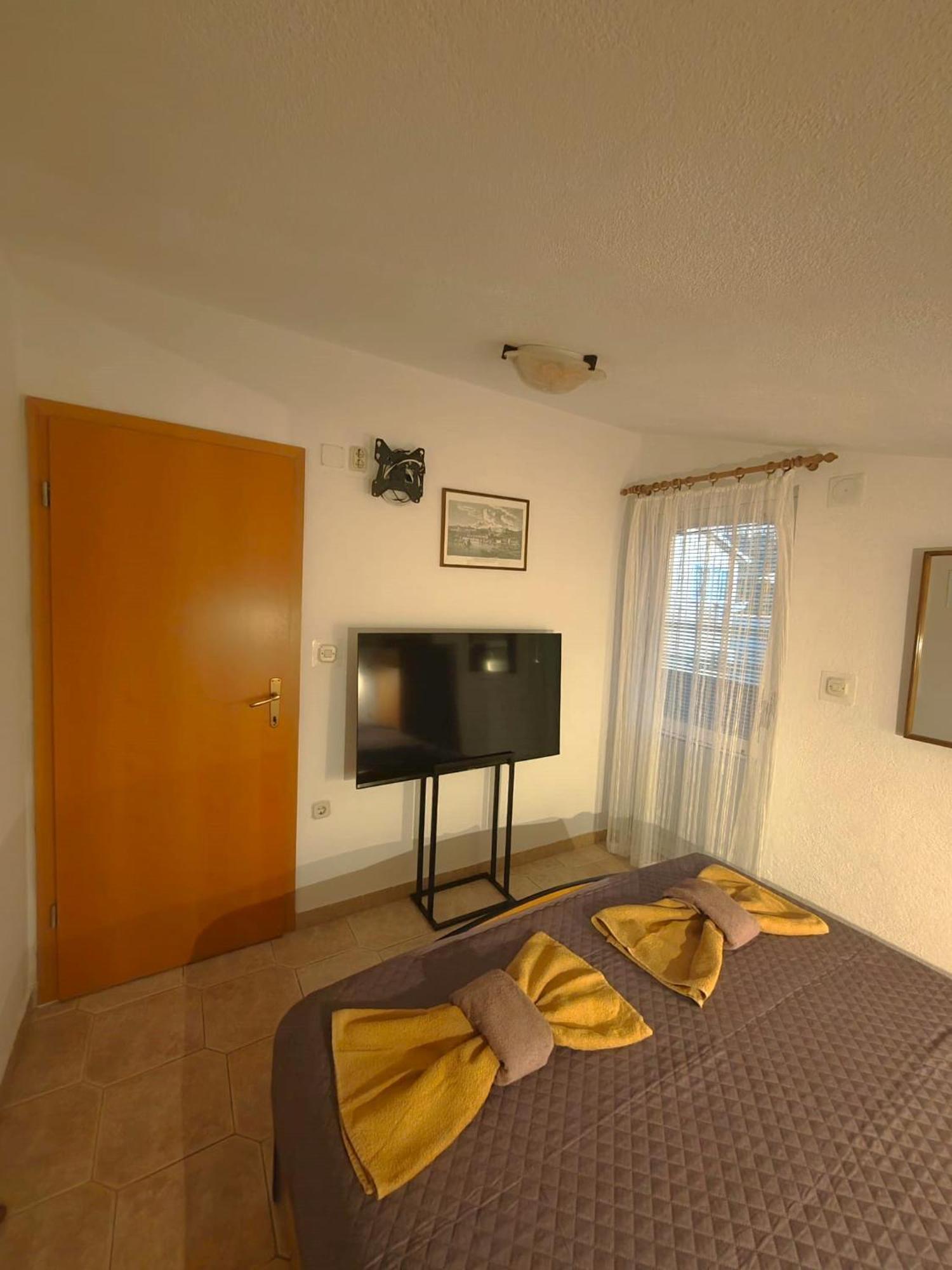Apartments Turan Centrally Located With Free Parking Igrane Dış mekan fotoğraf